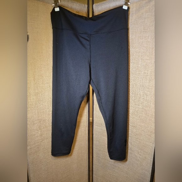 ZYIA Active Ankle Black Rose Leggings SIZE 20 - Picture 7 of 7